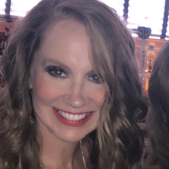 Meet your Posher, Deborah - Picture 1 of 2